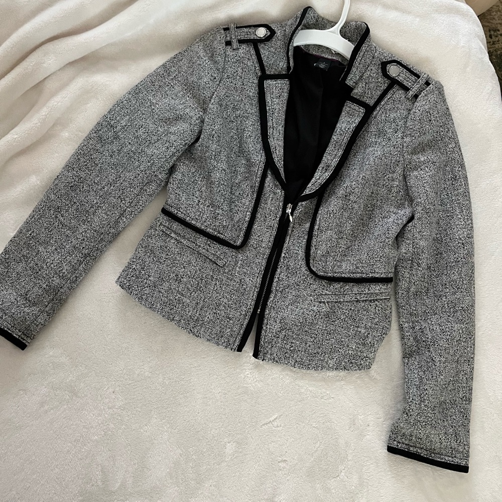 WHBM Blazer. Size 4, no pets no smoking.